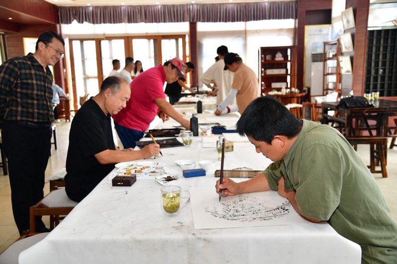 组织文化艺术交流活动